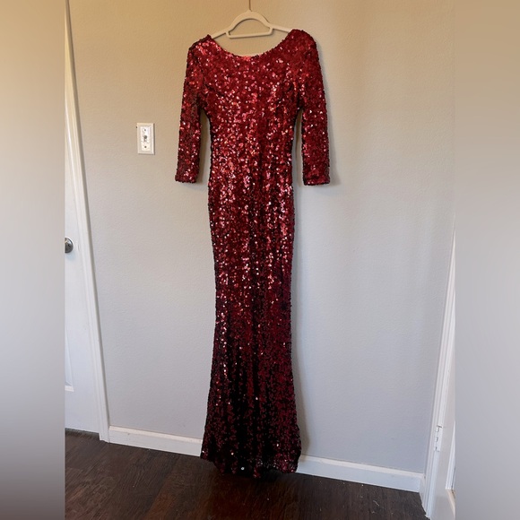 L'ATISTE Dresses & Skirts - NWT Red Long Mermaid Sequin Dress with Open Back